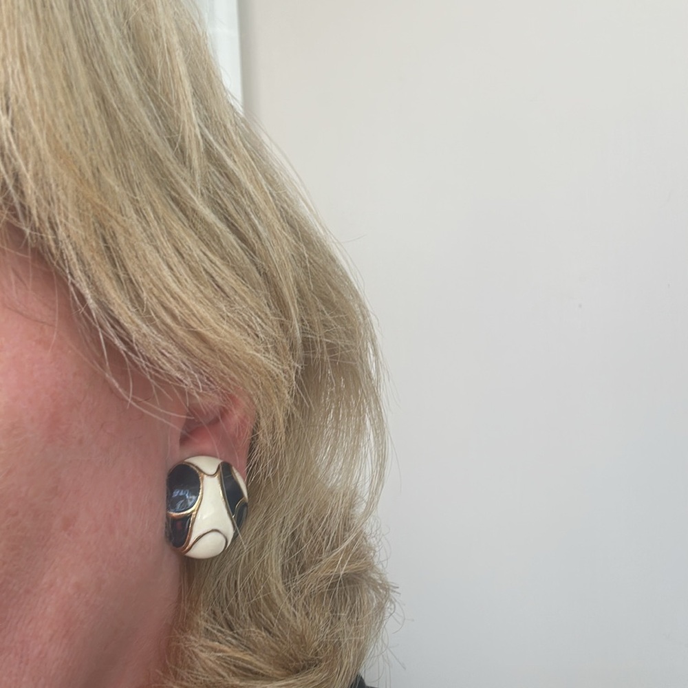 Elegant Black and White Earrings with gold colored accent
